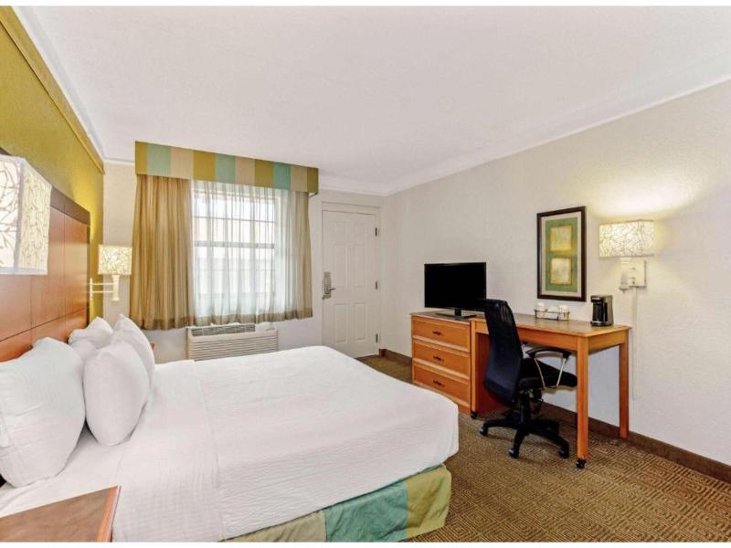 La Quinta Inn Orlando Airport West image