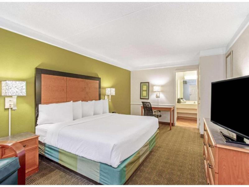 La Quinta Inn Orlando Airport West image