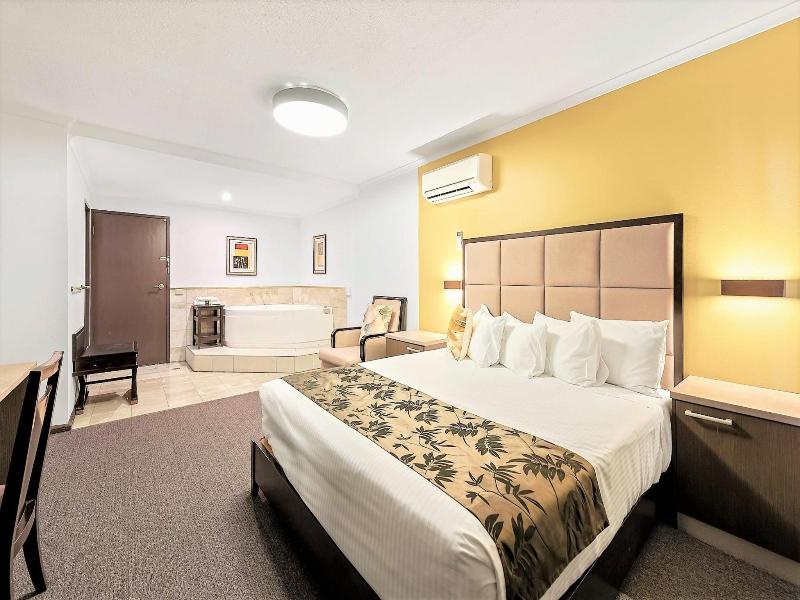 Eltham Gateway Hotel image