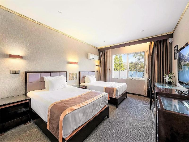 Eltham Gateway Hotel image
