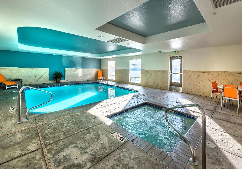 Holiday Inn Express Hotel & Suites Minden image