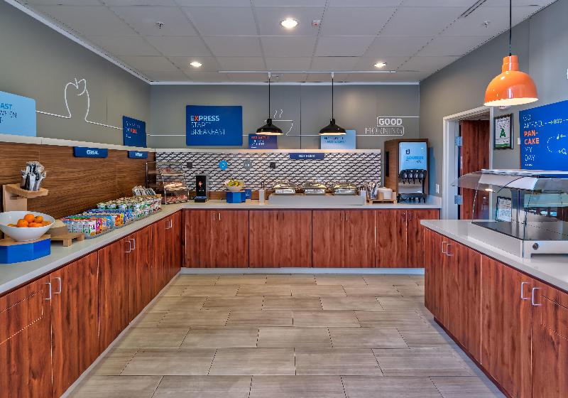 Holiday Inn Express Hotel & Suites Minden image