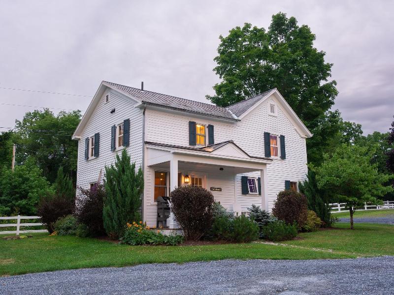 Hill Farm Inn image
