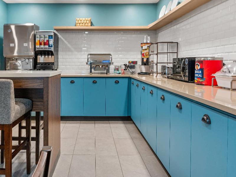 Country Inn & Suites by Radisson Winnipeg image