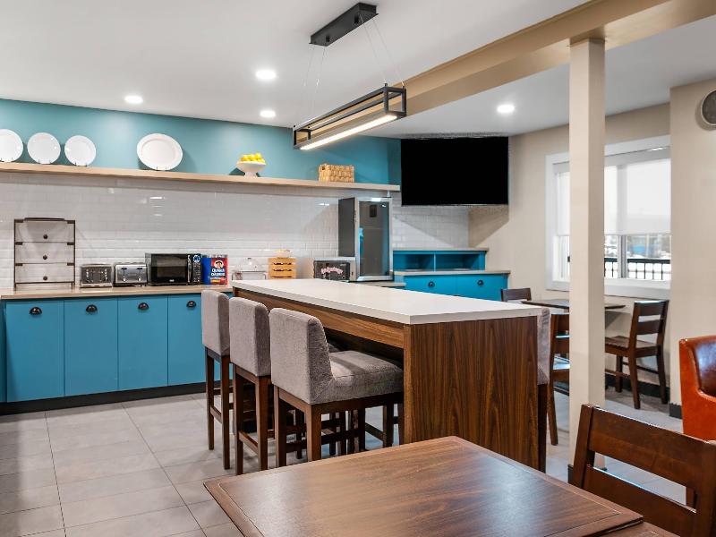 Country Inn & Suites by Radisson Winnipeg image