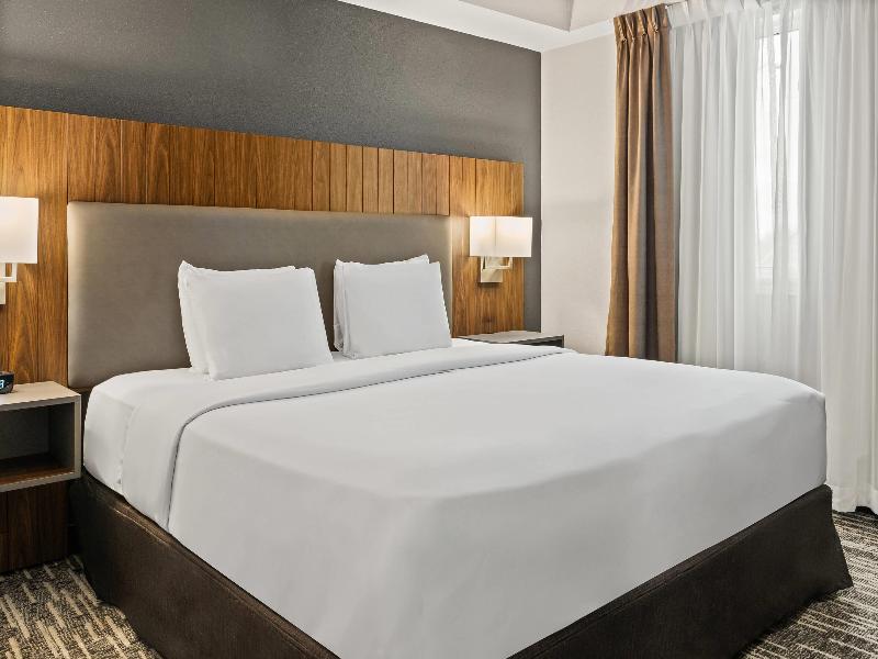 Country Inn & Suites by Radisson Winnipeg image