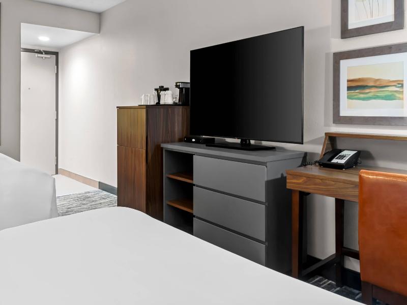 Country Inn & Suites by Radisson Winnipeg image