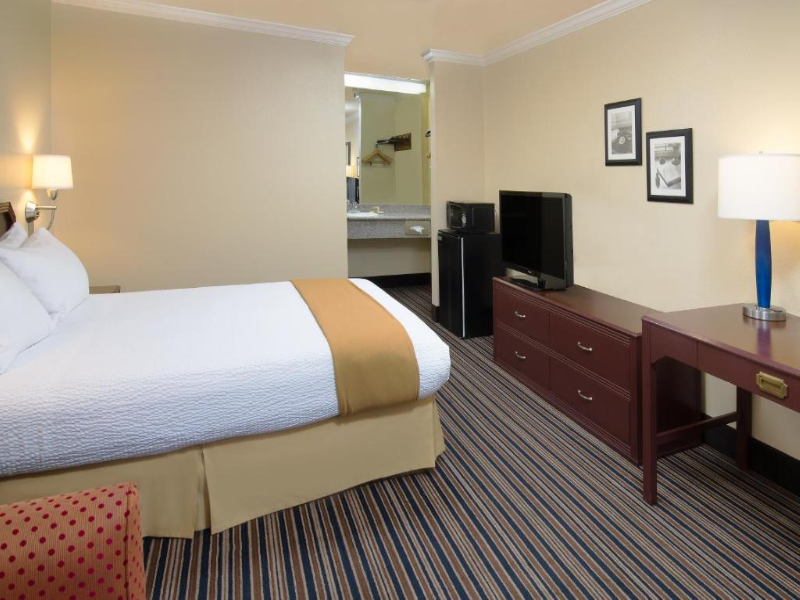 Days Inn by Wyndham Pinole Berkeley image