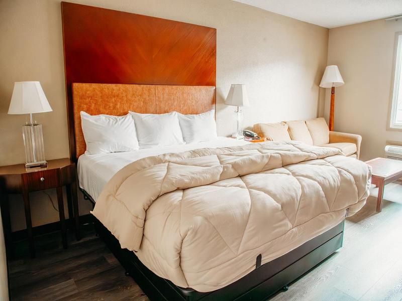 Country Garden & Suites-Benton image