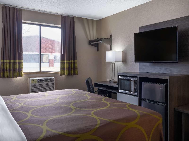 Super 8 By Wyndham Merrillville/Gary Area image