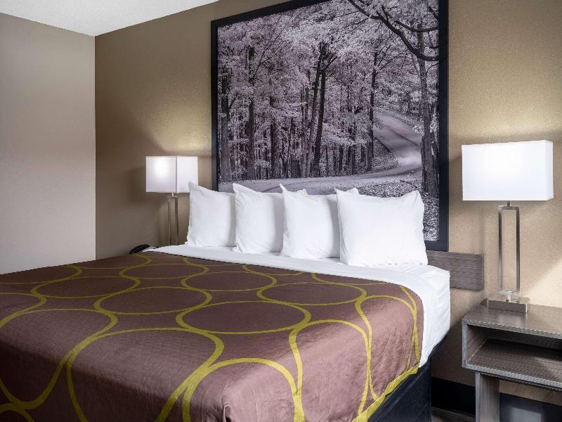 Super 8 By Wyndham Merrillville/Gary Area image
