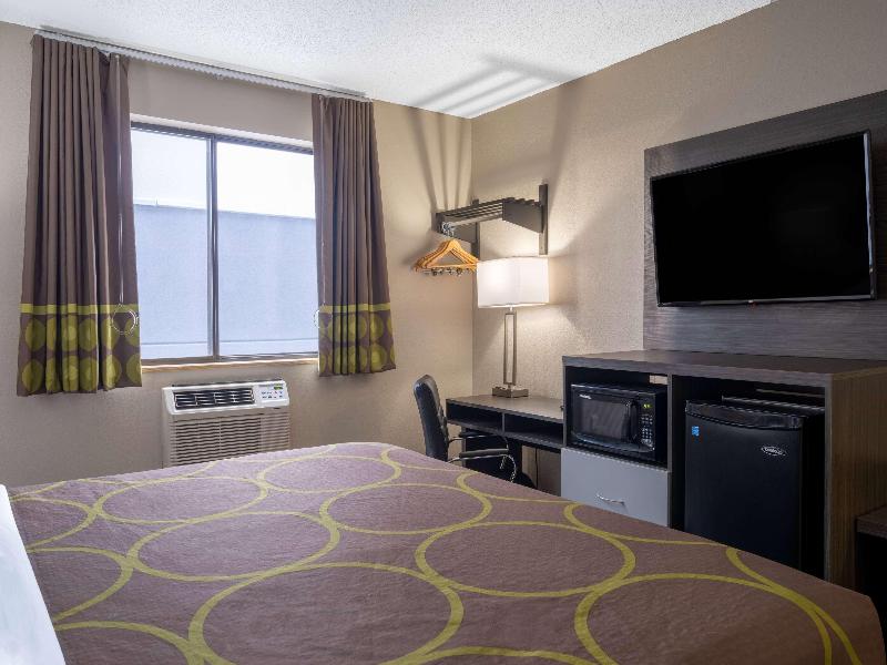 Super 8 By Wyndham Merrillville/Gary Area image