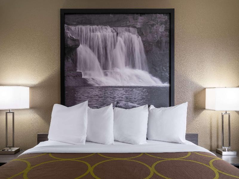 Super 8 By Wyndham Merrillville/Gary Area image
