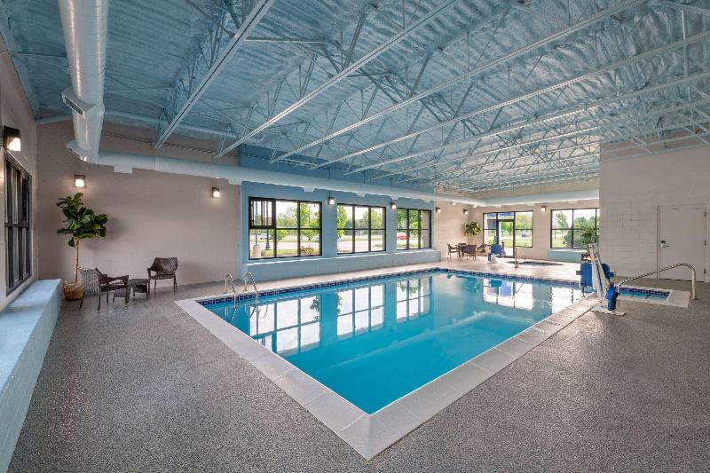 Baymont By Wyndham Mt. Pleasant image