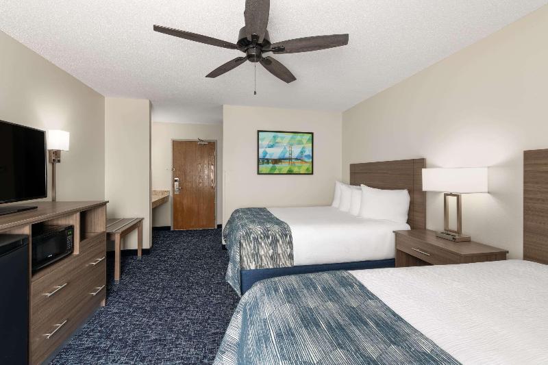 Baymont By Wyndham Mt. Pleasant image