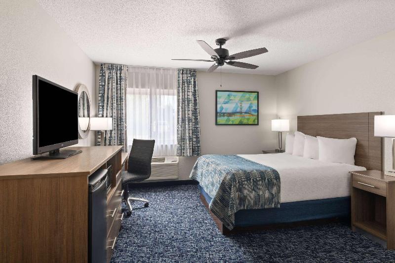 Baymont By Wyndham Mt. Pleasant image