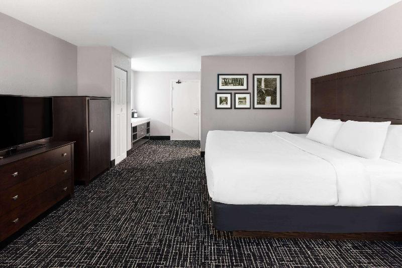 La Quinta Inn Sheboygan image