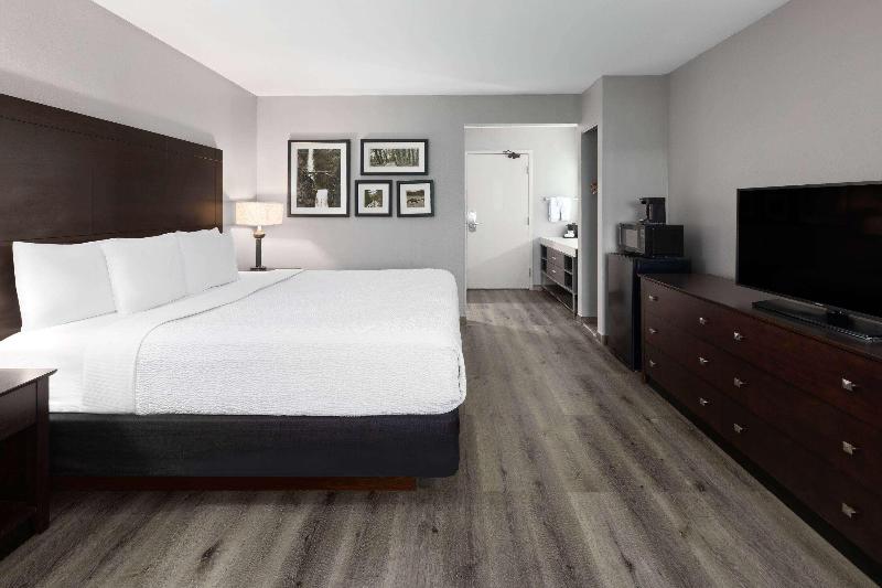 La Quinta Inn Sheboygan image