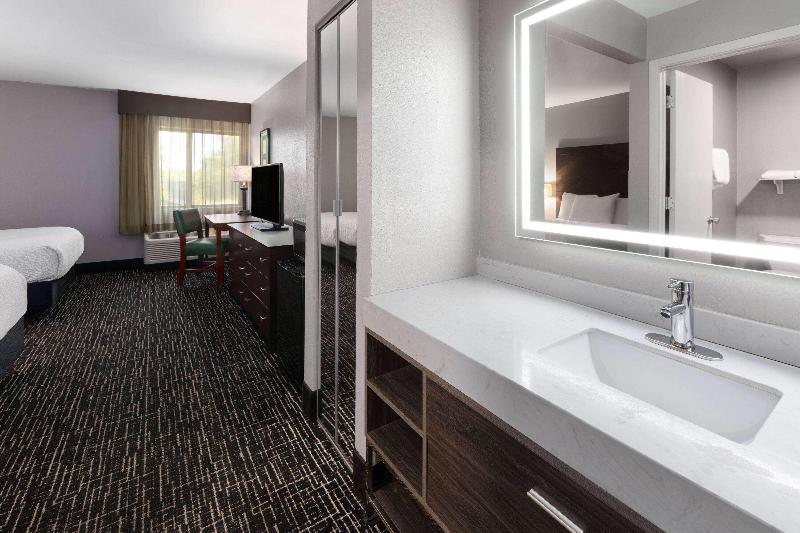 La Quinta Inn Sheboygan image