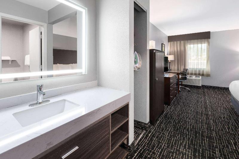 La Quinta Inn Sheboygan image