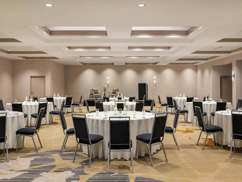 Sheraton Madison Hotel image