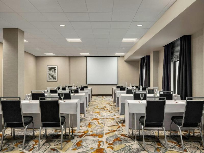 Sheraton Madison Hotel image