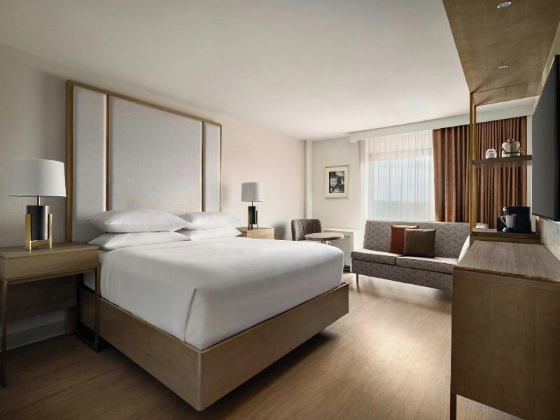 Sheraton Madison Hotel image