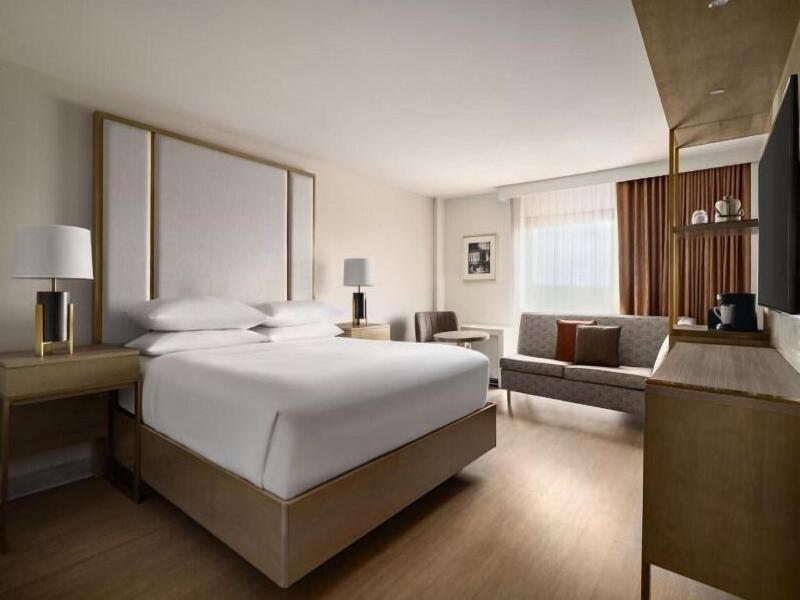 Sheraton Madison Hotel image
