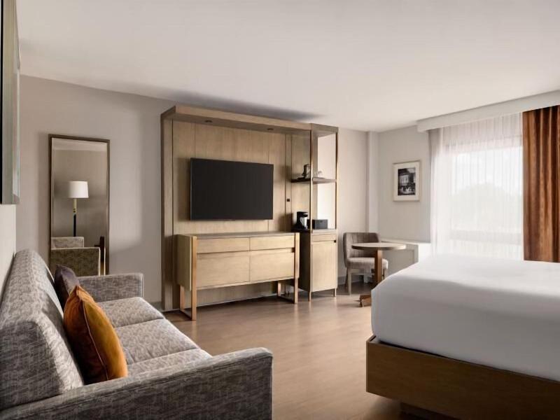 Sheraton Madison Hotel image