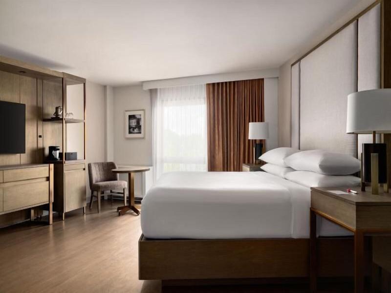 Sheraton Madison Hotel image