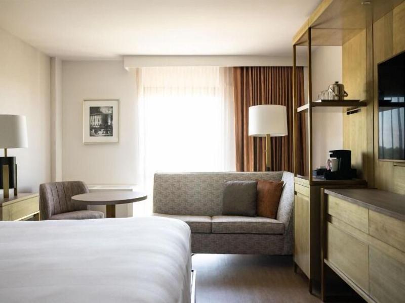 Sheraton Madison Hotel image