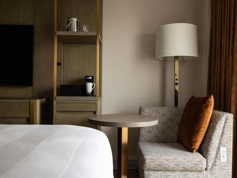 Sheraton Madison Hotel image