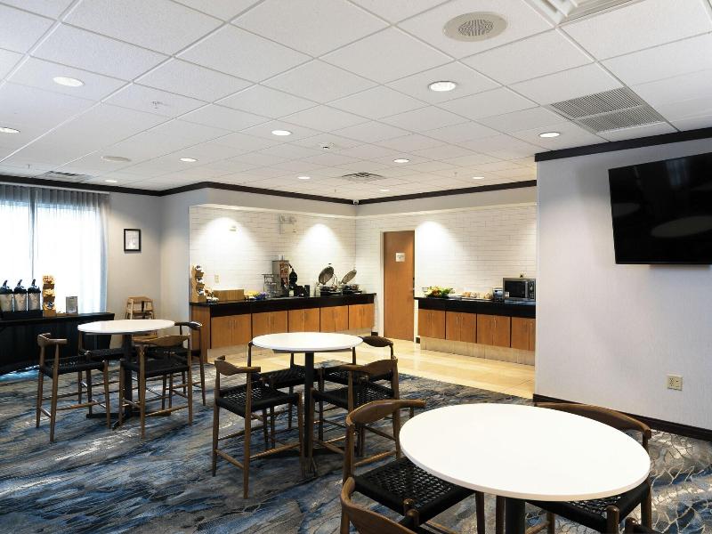 Fairfield Inn & Suites By Marriott Milwaukee Airpo image