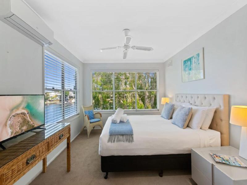 Noosa Entrance Waterfront Resort image