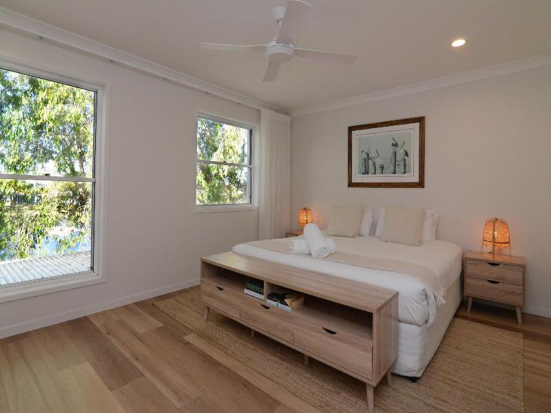 Noosa Entrance Waterfront Resort image