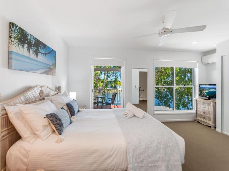 Noosa Entrance Waterfront Resort image
