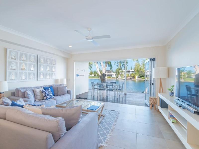 Noosa Entrance Waterfront Resort image