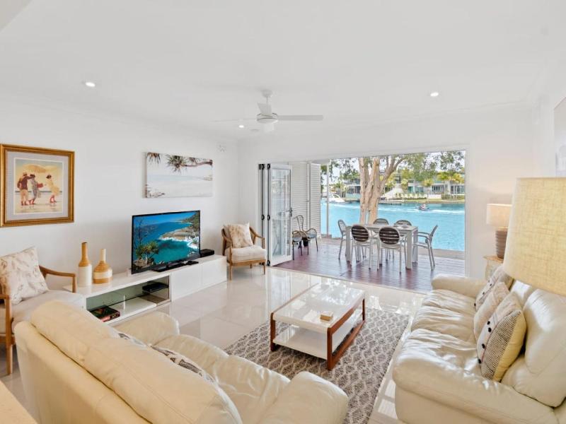 Noosa Entrance Waterfront Resort image