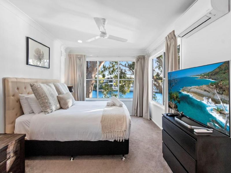 Noosa Entrance Waterfront Resort image
