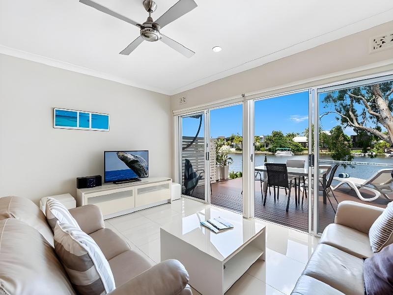 Noosa Entrance Waterfront Resort image