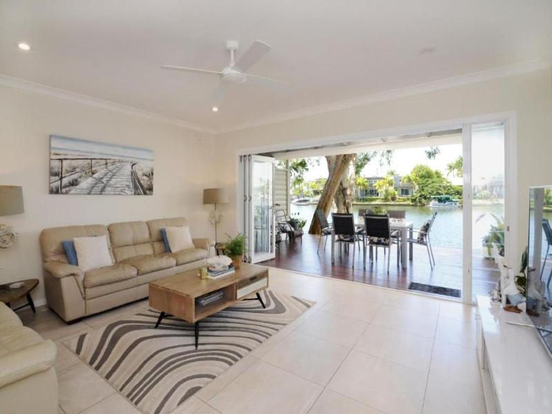 Noosa Entrance Waterfront Resort image