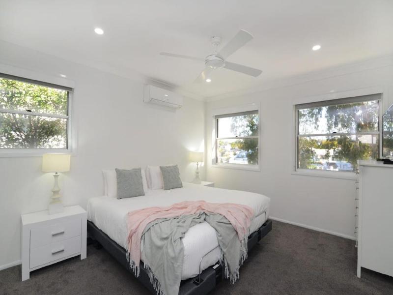 Noosa Entrance Waterfront Resort image
