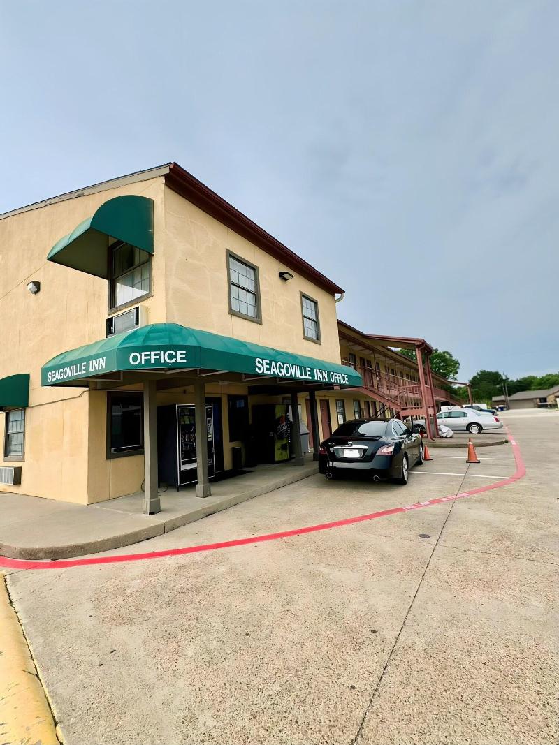 Seagoville Inn Seagoville image
