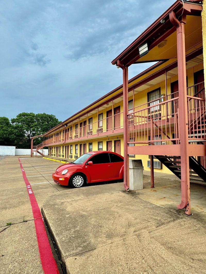 Seagoville Inn Seagoville image