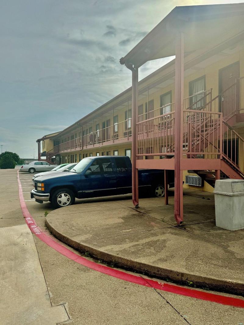 Seagoville Inn Seagoville image