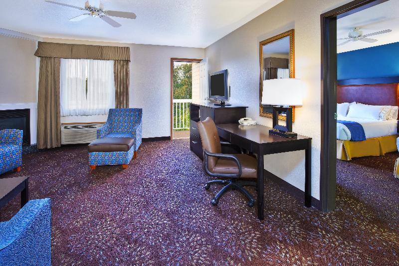 Holiday Inn Express Mackinaw City photo 13