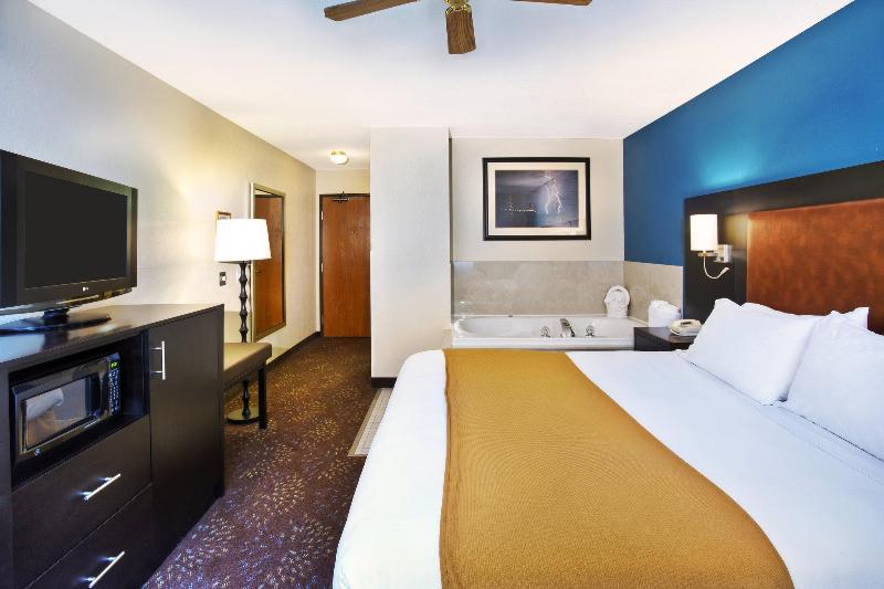 Holiday Inn Express Mackinaw City image