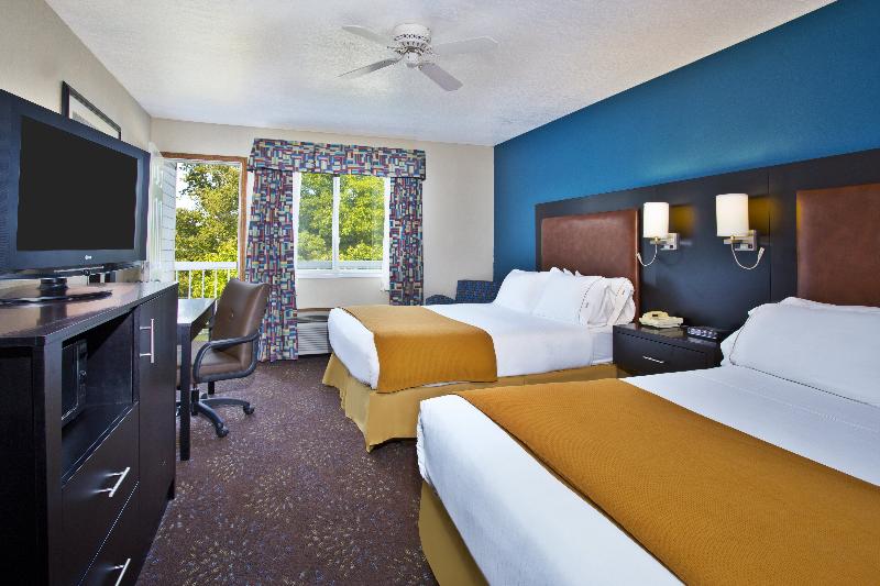 Holiday Inn Express Mackinaw City photo 10