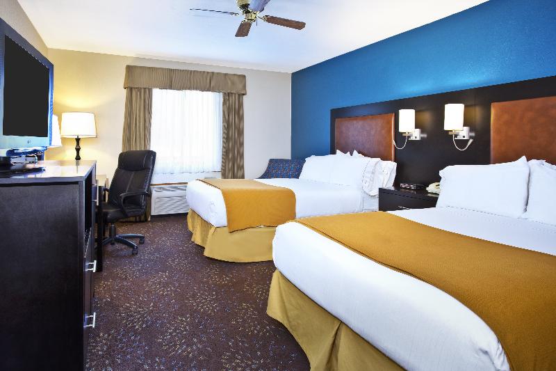 Holiday Inn Express Mackinaw City photo 12