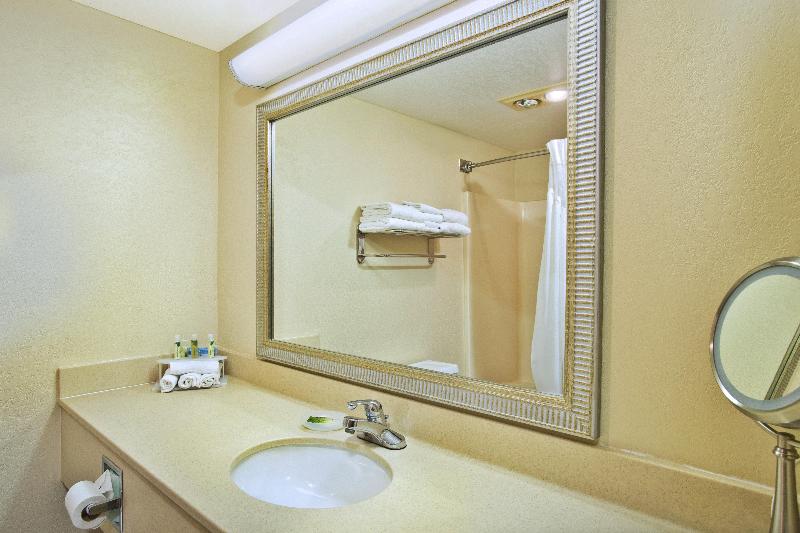 Holiday Inn Express Mackinaw City photo 9